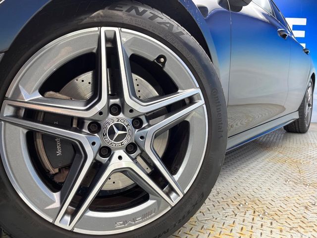 ●純正18インチアルミホイール：輸入車ならではの卓越した走りを支えるホイールと足回りです！日本車の走りに慣れている方にもぜひ体感して頂きたいほど、高いレベルでまとまっています！