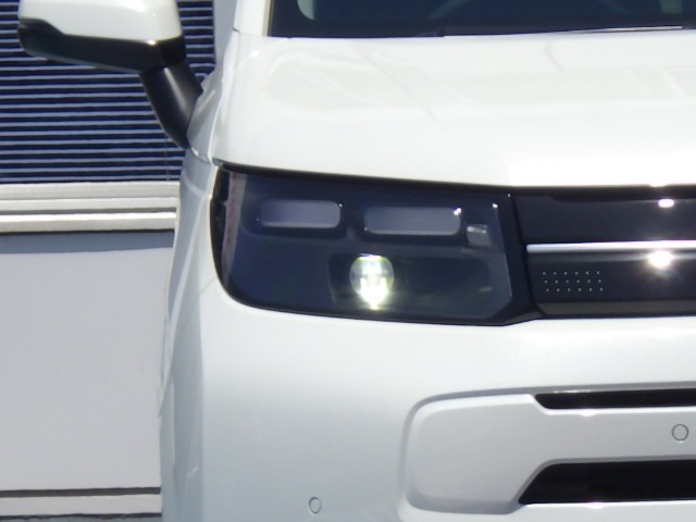 ★LEDヘッドライト搭載★ 白っぽく光る明るく省電力なLEDライト！先進的な白い輝きでフロントフェースを引き締めます☆