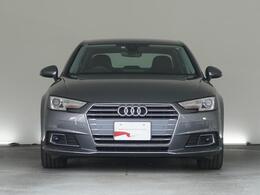 Audiデザインの特徴であるシングルフレームグリルが存在感を主張します。