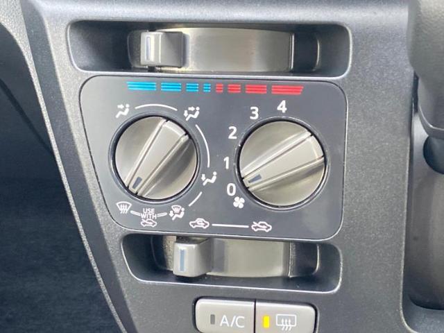 WECARSの展示場では実際に見て、触ってお車をお選びいただけます！知識の豊富な営業スタッフが様々なカーライフをご提案いたします！