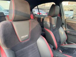【RECARO製バケットシート】人間工学に基づいた面圧分布によって腰への負担や長時間運転時の疲労発生を軽減☆一目でレカロとわかるスポーティなルックスが特徴です。