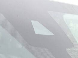 【エマージェンシーブレーキ】走行中に前方の車両等を認識し、衝突しそうな時は警報とブレーキで衝突回避と被害軽減をアシスト。より安全にドライブをお楽しみいただけます。