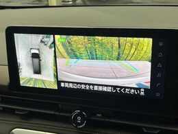 【アラウンドビューモニター】専用のカメラにより、上から見下ろしたような視点で360度クルマの周囲を確認することができます☆死角部分も確認しやすく、狭い場所での切り返しや駐車もスムーズに行えます。