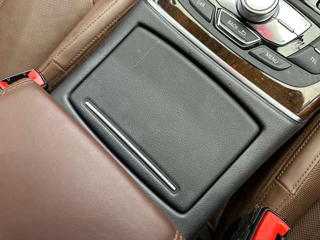 ご遠方の場合でも、下取り車両の金額を概算でお出しすることは可能でございます。車検証をお手元に、走行距離をご確認の上お問い合わせくださいませ。