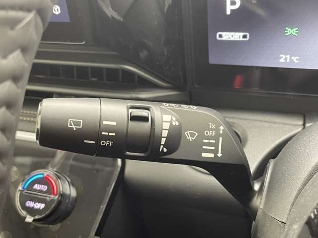 【運転席操作部】快適なドライブを楽しむための機能が装備されています！運転席から触れるので、使いやすいです！除菌プランいれていただくと、さらに清潔で安心していただけます！