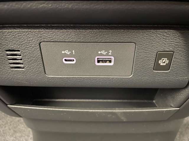 【運転席操作部】快適なドライブを楽しむための機能が装備されています！運転席から触れるので、使いやすいです！除菌プランいれていただくと、さらに清潔で安心していただけます！