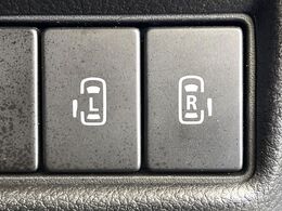 【両側パワースライドドア】スマートキーや運転席のスイッチで後席両側スライドドアの開閉が可能♪電動だから力を入れてドアを開ける必要が無く、小さなお子様でも簡単に開け閉めでき快適です♪