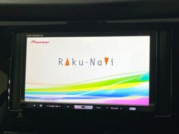 【ナビゲーション】目的地までしっかり案内してくれる使いやすいナビ。Bluetooth接続すればお持ちのスマホやMP3プレイヤーの音楽を再生可能！毎日の運転がさらに楽しくなります！！
