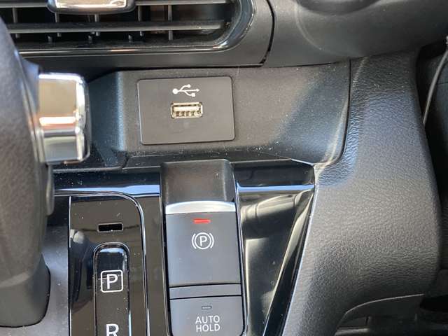 携帯電話のUSB充電が出来ます！