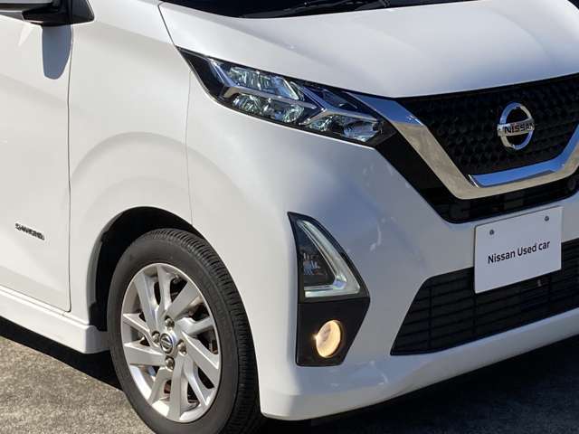 LEDヘッドランプで夜間走行も安心安全です。