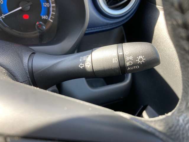 トンネルや周囲が薄暗くなった時など自動でヘッドライトが点いたり消えたりしてくれます！