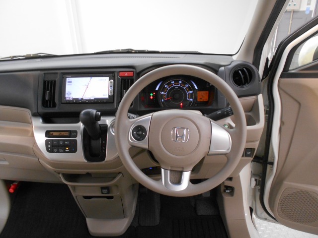 機能的にまとめられた運転席回り。運転しやすさにこだわりました。