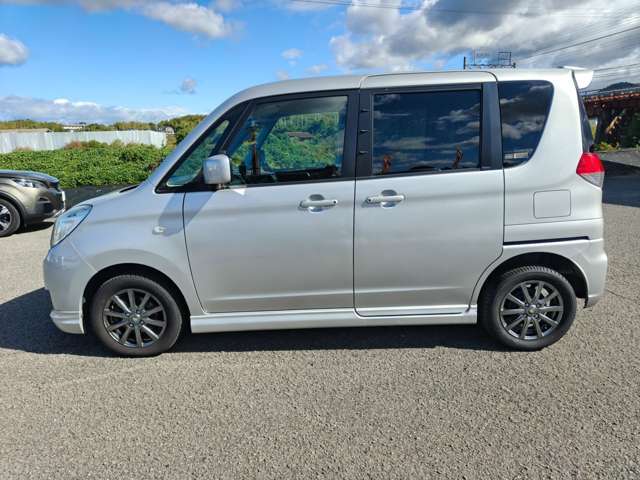 スライドドアで乗り降り楽です