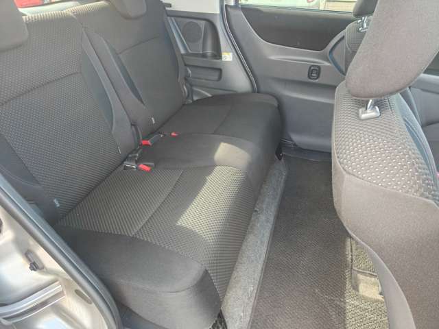 後ろの席も広々