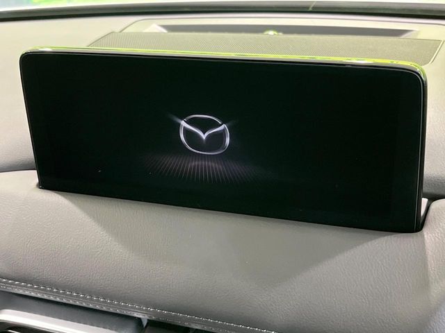 【メーカー純正ナビ】インテリアに溶け込むスタイリッシュな「専用設計」メーカーナビを装備♪視認性や操作性など基本性能にも優れ、より上質なカーライフをお楽しみいただけます。
