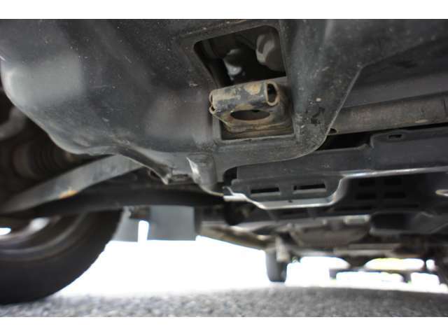 防錆塗装もされていたお車ですので下廻りの痛みはありません。