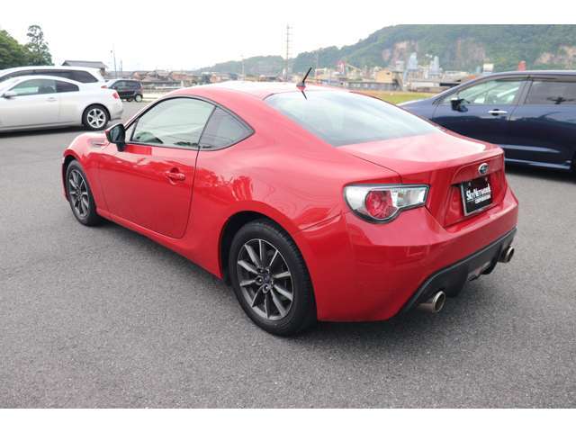 中古車はその性格上多少なりの傷がある場合がございます。包み隠さず各パネル毎の写真もご用意しておりますので、ネットで展示車を一周見て頂けた感覚になりますよ！