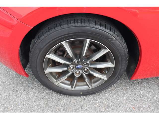 当店では故障や不具合等が無く安心してお乗り頂く事が出来る様に、全車200項目以上の法定点検納車整備を行っております。