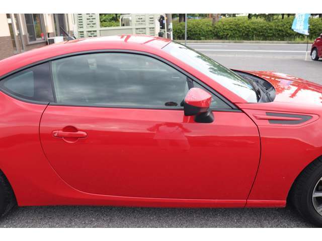 全車展示前に自社【運輸支局認証工場】にて法定点検・納車前点検・試運転・機関機能チェックを行った上で展示しておりますので、ご安心下さい！