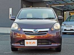 ヘッドライトレンズ、キレイでしょ。年数経つとすぐに汚くなる部分ですが、キレイです。大事にされていたのでしょうね。