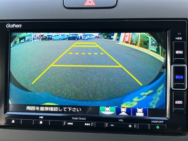 駐車が苦手な方でも安心してお乗りいただけます。リバース連動で画面が切り替わるのでとっても便利です