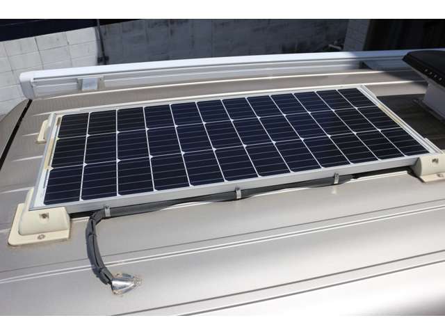 ☆100Wのソーラー発電システム搭載！