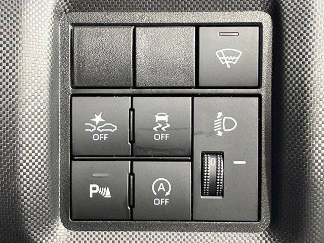 【スマートアシスト】走行中に前方の車両等を認識し、衝突しそうな時は警報とブレーキで衝突回避と被害軽減をアシスト。より安全にドライブをお楽しみいただけます。