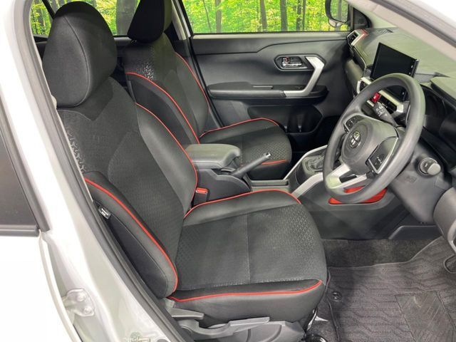 運転席シート廻りは使用感も少なく、良好な状態となっています。丁寧に使われていたことがよくわかりますね。