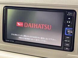 【純正ナビ】人気の純正ナビを装備。オーディオ機能も充実しており、Bluetooth接続すればお持ちのスマホやMP3プレイヤーの音楽を再生可能！毎日の運転がさらに楽しくなります！！