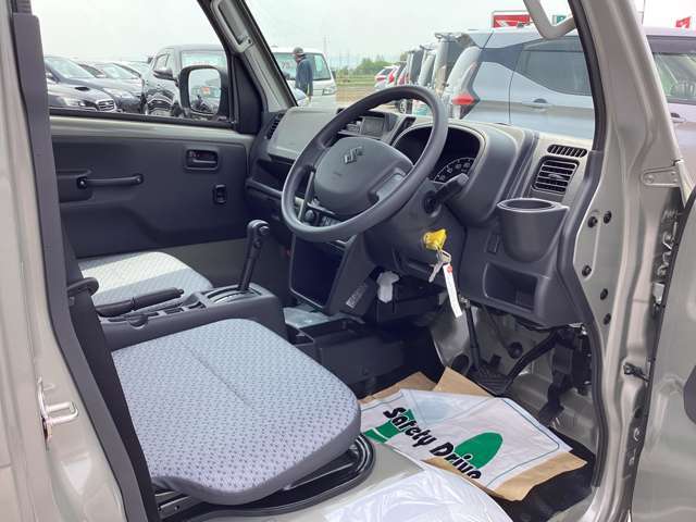 それぞれの分野のプロがお車の悩みや疑問に親身になって対応させていただきます。