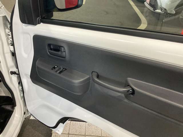 ご納車のお渡し前も当社のメカニックが最善の整備をしますので、ご安心下さい。