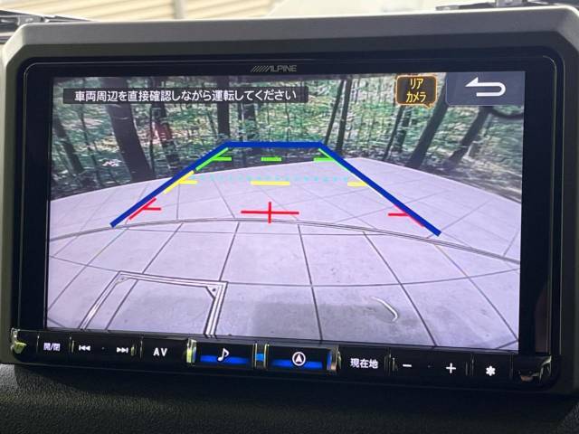 【バックカメラ】駐車時に後方がリアルタイム映像で確認できます。大型商業施設や立体駐車場での駐車時や、夜間のバック時に大活躍！運転スキルに関わらず、今や必須となった装備のひとつです！