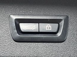 ●電動リアゲート：ワンタッチでリアゲートの開閉ができ、荷物などで両手が塞がっている状態でも簡単に開閉ができる便利機能です。
