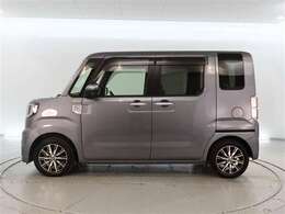 両側パワースライドドア付きだから、狭い駐車スペースなどでの 乗り降りラクラク！小さなお子さまのいるご家庭には嬉しい装備。