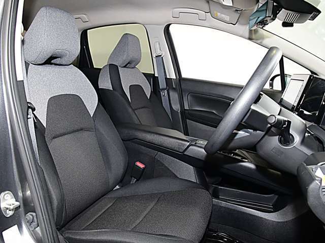 運転席まわりです。実際に座ってみて乗り心地を体感してみて下さい。