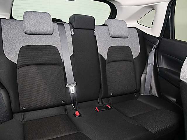 後部座席まわりです。実際に座ってみて乗り心地を体感してみて下さい。