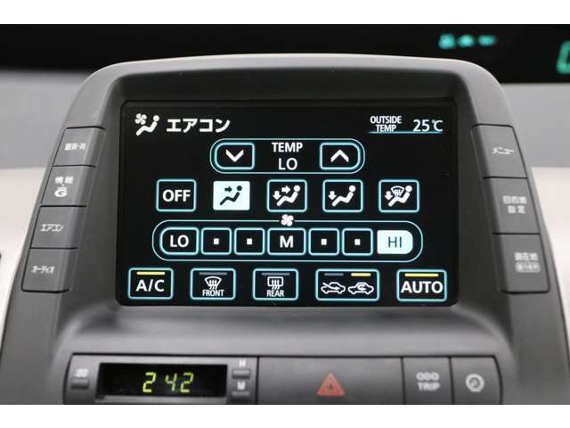 エアコンはマルチ画面で調整ができるので便利ですね。