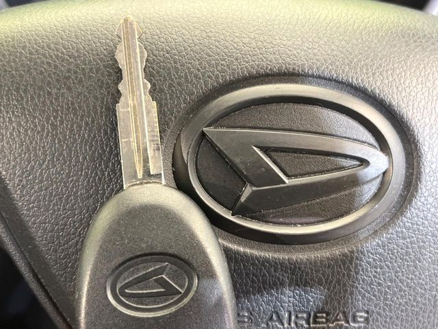 【キーレス】少し離れた場所からでもボタン一つでドアの開錠・施錠ができるのでとっても便利！ドアの鍵穴周りに傷をつけることもありません♪