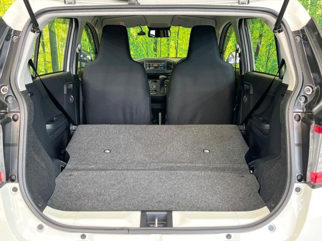 普段のお買い物や通勤、送迎等に十分な荷室スペースを確保しております。セカンドシートを倒すと、大きな荷物の積載も可能です♪