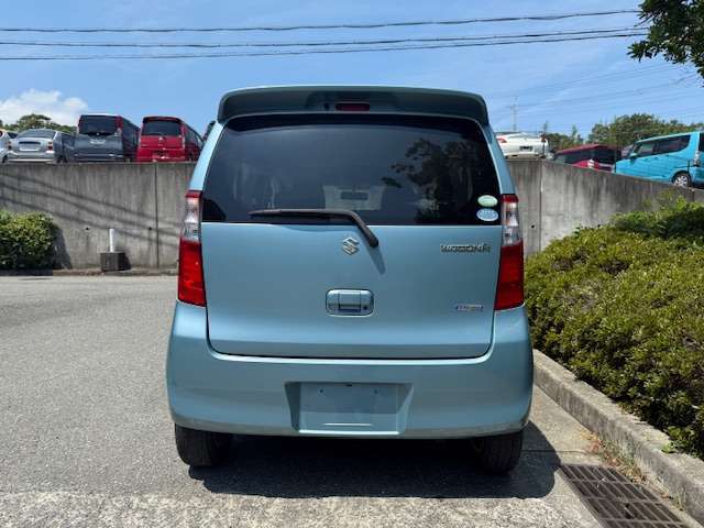 口コミを是非ご覧くださいませ。当社は月に20台～25台平均で販売させていただいておりますが強制ではなく、口コミはお客様が入れてくれるものなので月に口コミ件数は1件あるか無いかです。しかし本物です(^^)