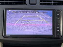 バックカメラ付きですので、駐車も楽々可能です。