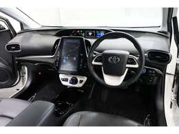 50系、トヨタのプリウスPHV、前期モデルが入荷！！レギュラー走行のPHV車です。車両重量1530kg・JC08モード燃費は37.2km/L・直列4気筒エンジン・98馬力のお車です（※カタログ参照）。