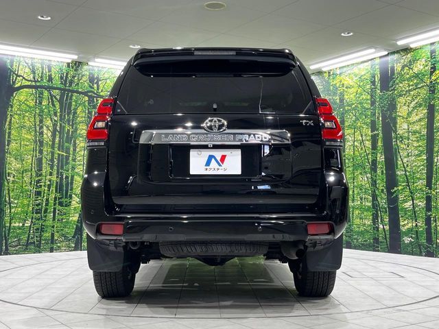 安心の最長10年・走行無制限保証（有償）をご用意。保証内容も充実はもちろん、無料点検＆オイル交換や、年中無休の全国・24時間ロードサービスも付帯されておりますのでご安心下さい。