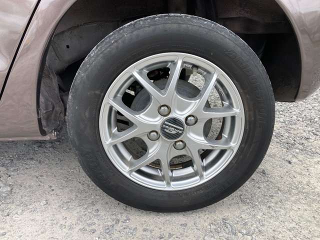 車検板金修理もおこなっています。軽自動車の場合修理個所がない車検は法定費用込の￥52000-にてやらせて頂いてます。修理板金などもお気軽にご相談下さい。お安く出せるように頑張らせて頂きます！