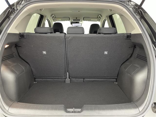 【トランク】積み込みやすくて、たっぷり積める荷室です。シートアレンジできるものは、乗車人数と荷物の量や大きさによってシートを動かすことができるので、より快適なドライブが可能です！