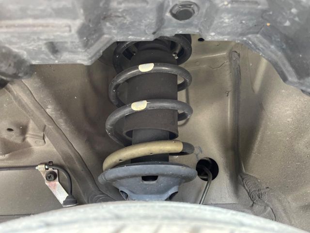 お車を安心してお乗りいただく為には、足回りの定期点検が欠かせません。サービスサポート（有償保証）では無料点検もご提供しており、安心のカーライフをお過ごしいただけるサポート体制が整っています。
