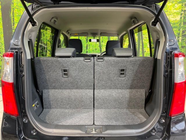普段のお買い物や通勤、送迎等に十分な荷室スペースを確保しております。セカンドシートを倒すと、大きな荷物の積載も可能です♪