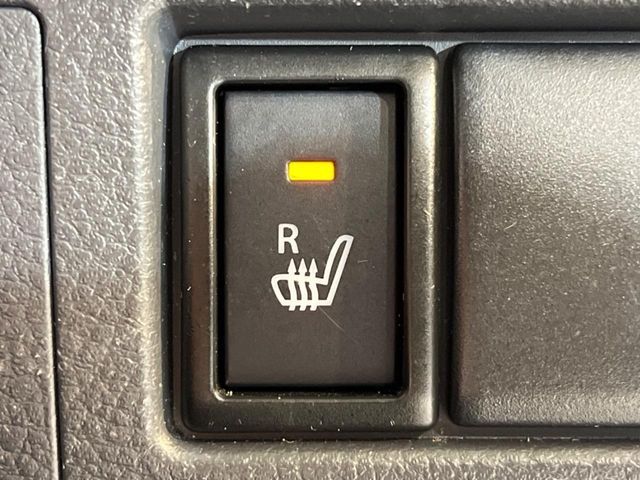 【シートヒーター】寒い日に重宝するシートヒーター！エアコンより早く温まってくれるので寒がりの人も安心ですね♪エアコンの温風は乾燥するから苦手、という方にもをおすすめです。