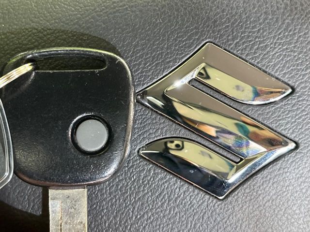 【キーレス】少し離れた場所からでもボタン一つでドアの開錠・施錠ができるのでとっても便利！ドアの鍵穴周りに傷をつけることもありません♪