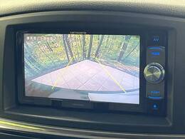 【バックカメラ】駐車時に後方がリアルタイム映像で確認できます。大型商業施設や立体駐車場での駐車時や、夜間のバック時に大活躍！運転スキルに関わらず、今や必須となった装備のひとつです！